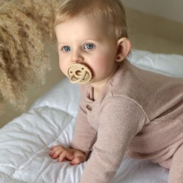 Adora Scalloped Pacifier Saddle