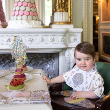 Atelier Choux small bib hot air balloons 