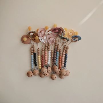 Mushie Cleo Pacifier Clip