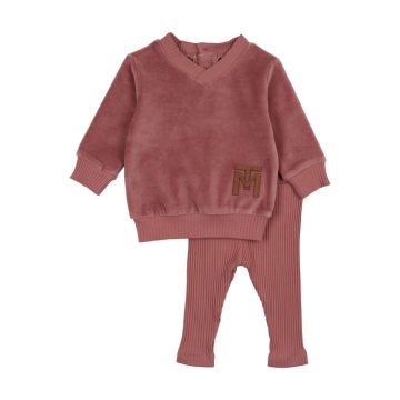 Mon Tresor V-Neck Emblem Ensemble