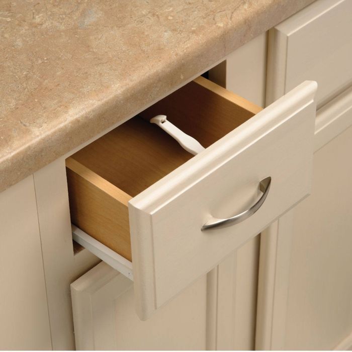 Safety 1st Cabinet & Drawer Latches (safety) Safety 1st Cabinet & Drawer Latches (safety)